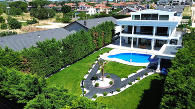 Exterior 3