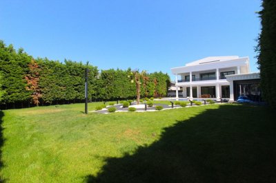 Exterior 4