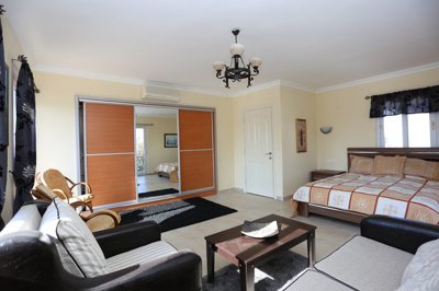 Interior 4