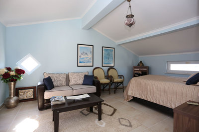 Interior 8