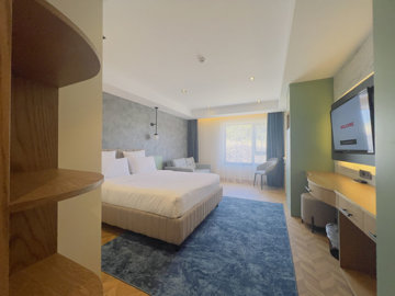Interior 8