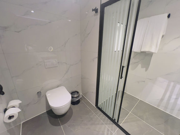 Image No.19-28 Bed Commercial for sale