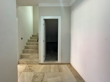 Interior 8
