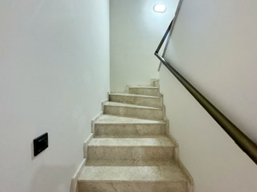 Interior 9