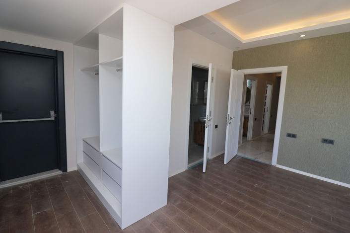 Image No.19-4 Bed Apartment for sale