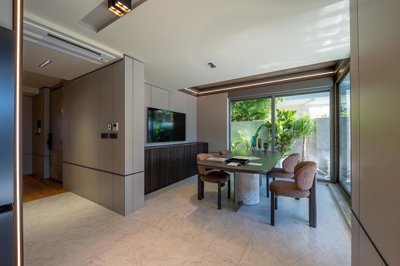 Interior 8