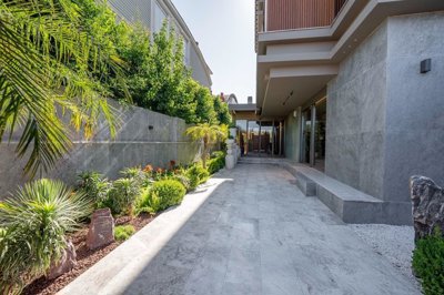 Exterior 3
