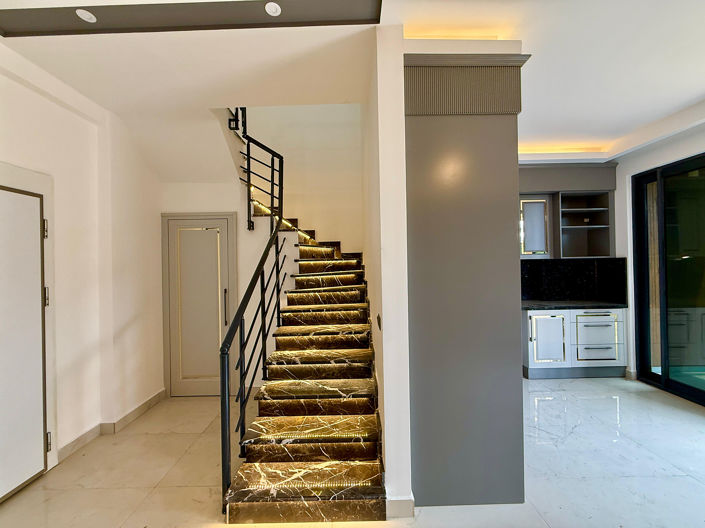 Image No.21-3 Bed Apartment for sale