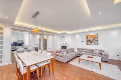 Interior 3