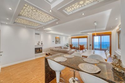 Interior 6