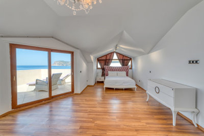 Interior 7