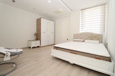 Interior 8