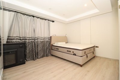 Interior 9
