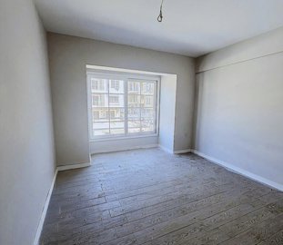 Interior 6