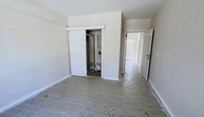 Interior 7