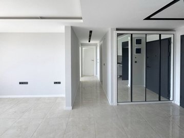 Interior 4