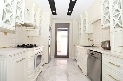 Interior 4