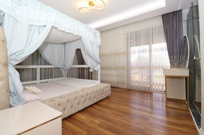 Interior 5