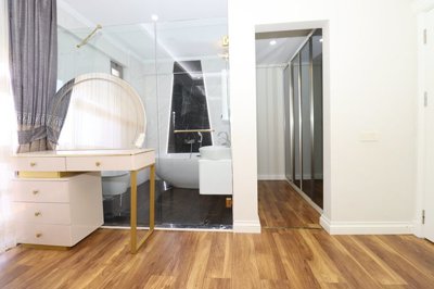 Interior 6