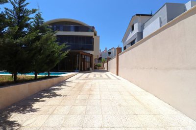 Exterior 3