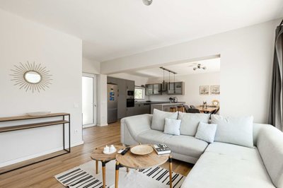 Interior 5