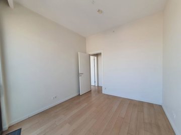 Interior 12