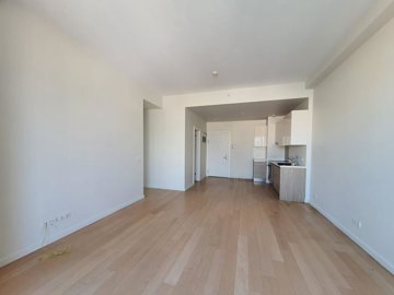 Interior 4