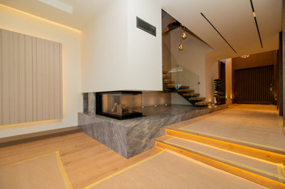 Interior 5