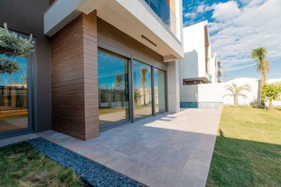 Exterior 3