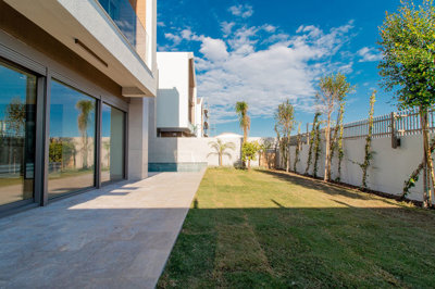 Exterior 3