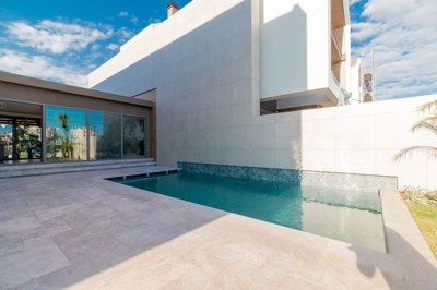 Exterior 4