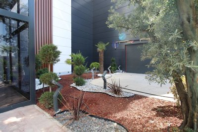 Exterior 14