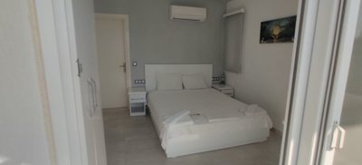 Interior 8