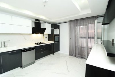 Interior 4