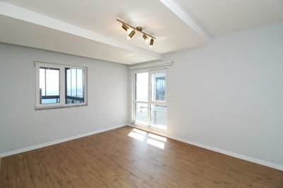Interior 9
