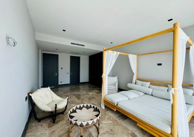 Interior 6