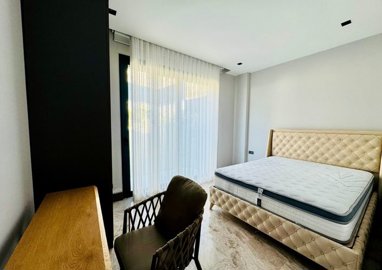 Interior 8