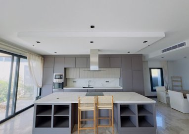 Interior 4