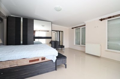 Interior 6