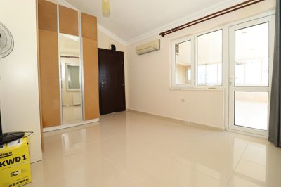 Interior 9