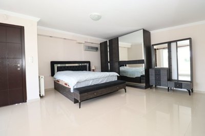Interior 5