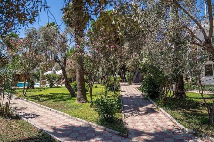 Image No.10-30 Bed Commercial for sale