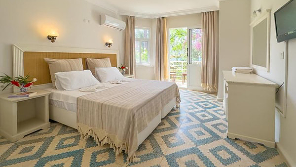 Image No.21-30 Bed Commercial for sale