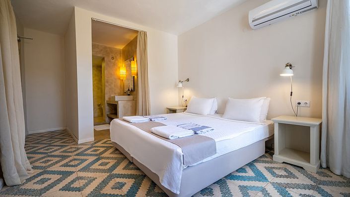 Image No.22-30 Bed Commercial for sale