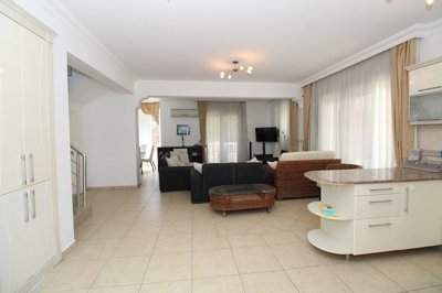 Interior 4