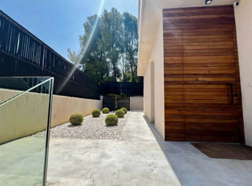Exterior 3