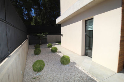 Exterior 5