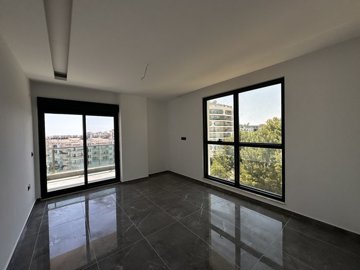 Interior 4