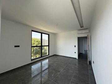 Interior 5