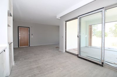 Interior 8